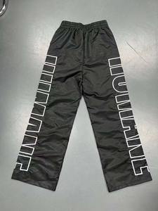Pantalon de survêtement en nylon empilé Hip Pop personnalisé Streetwear Pantalons pour hommes Pantalons Pantalons de parachute avec impression de logo personnalisé - Product Image 3