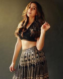 Lehenga Choli-ropa de boda y fiesta de Color negro indio, nueva secuencia de Georgette y bordado, con Dupatta, venta al por mayor - Product Image 6