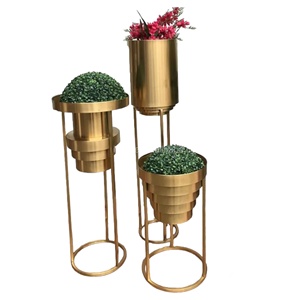 Juego de macetas de metal dorado de alta calidad para jardín, boda al aire libre y decoración del hogar, maceta de diseño elegante a precio mayorista - Product Image 1