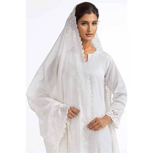 Dupatta de Georgette Bordada en Color Blanco Hueso para Mujer, Diseño Floral Elegante, Ligera y Transpirable para la Temporada de Otoño - Product Image 2