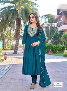 Nouveau haut et pantalon de travail à broderie lourde en soie romaine Viscos avec travail de séquence Chinon Dupatta - Product Image 3