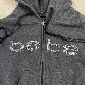 Sudadera con capucha con remaches personalizada-Tela premium y diseño de remaches para ropa de calle única, perfecta para moda casual, sudaderas con capucha personalizadas - Product Image 3