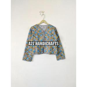 Veste matelassée en coton faite à la main pour femmes Style Boho Patchwork Design avec fermeture à bouton Technique imprimée pour les cadeaux de vacances - Product Image 2