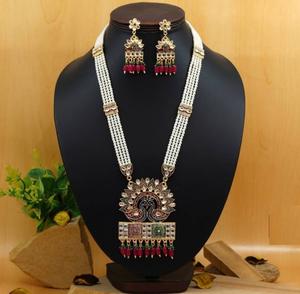 Conjunto de joyería tradicional india con Collar chapado en oro, pendientes para ocasiones especiales disponibles a los mejores precios - Product Image 1