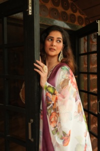 Pantalon lourd Chinnon Kurti de haute qualité avec Dupatta Schiffli travail vêtements ethniques indiens pour femmes pour les fêtes de mariage vêtements d'été - Product Image 3