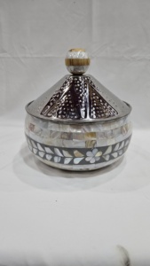 Casserole isolée élégante en nacre avec design arabe, idéale pour garder les aliments chauds - Product Image 2