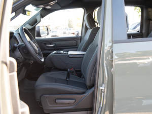 RAM 1500 WARLOCK 2025 d'occasion (conduite à gauche/droite) - Product Image 4