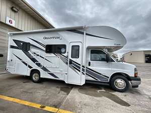 Autocaravana de Lujo Thor Motor 2024 Quantum de Aluminio, Emisión Euro 5, Capacidad para 4-6 Pasajeros, Piso Acrílico, Lavavajillas, Horno Microondas - Product Image 4