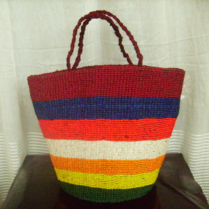 Fourre-tout en sisal de paille naturelle de Madagascar avec poignées en cuir de poche en raphia et fermeture à cordon de serrage Panier à main à motif rayé - Product Image 1