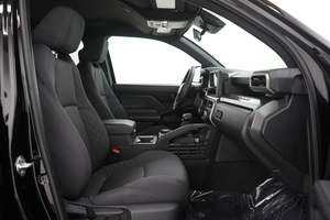 ประหยัดน้ำมันยอดเยี่ยม โตโยต้า ทาโคมา SR5 ดับเบิ้ลแค็บ ขับเคลื่อน 4 ล้อ ปี 2024 - Product Image 6