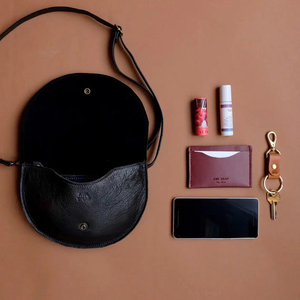 Riñonera de Cuero Genuino Negro Premium con Cremallera, Bolso Cruzado para Festival y Viaje para Mujer - Product Image 2