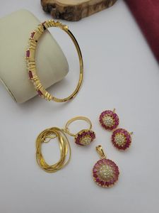 Conjunto de Collar con Colgante de Perla y Latón Premium con Pulsera y Anillos para Mujer, Estilo Casual/Deportivo para Oficina y Fiestas Universitarias - Product Image 3