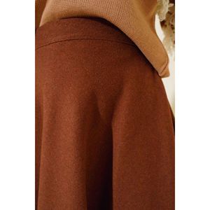 Falda acampanada modelo cachemir marrón - Product Image 1