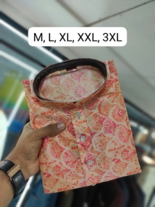 Kurta pour hommes Premium Pure Silk pour une touche de pooja festive indienne ou un look décontracté - Product Image 2