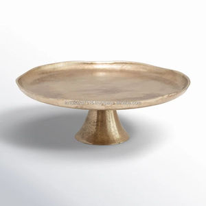 Présentoir à gâteaux en métal moderne avec finition de surface lisse adapté aux présentations de desserts formels ou aux repas haut de gamme - Product Image 2
