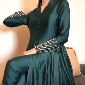 Mode moderne nouvelle soie de chinon pure avec haut et pantalon de travail à séquence brodée lourde avec ensemble de costumes Dupatta Collection de créateurs - Product Image 1