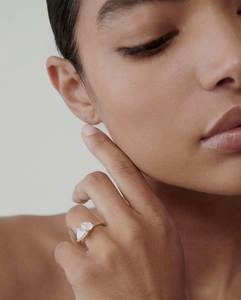 Anillo de Compromiso Toi Et Moi con Diamantes Cultivados en Laboratorio con Corte Trillón y Pera, Anillo de Boda de Oro Sólido de 14K con Diamantes Creados en Laboratorio para Mujer - Product Image 3