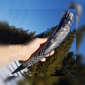 Copa de cuerno de búfalo Real hecha a mano intrincado nórdico vikingo buey tallado Ángel ágata reventa para tiendas vikingas de hidromiel prácticas religiosas - Product Image 1