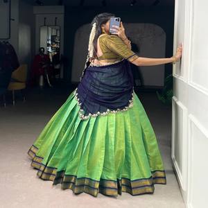 VASTRA COTTAGE Elegante Lehenga Choli de Kanchipuram con Tejido Zari y Dupatta de Georgette, Prenda Étnica de Diseño Perfecto y Estilo Moderno - Product Image 3