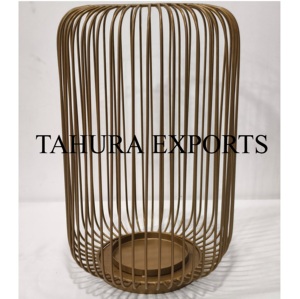Portavelas de Metal Vintage grande con estructura de jaula abierta que agrega encanto clásico y brillo cálido a cualquier habitación o entorno interior - Product Image 4