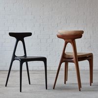 Ensemble de table à manger en teck européen moderne, respectueux de l'environnement, avec des contours organiques, une silhouette artistique minimaliste pour l'ameublement de la maison