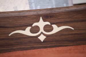 Elegante Tarjetero de Madera Maciza Vintage Hecho a Mano para Tarjetas de Crédito, Duradero, de Alta Calidad, con Acabado Pulido Suave - Product Image 5