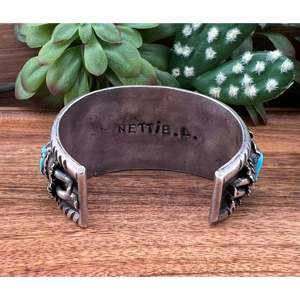 Bracelet manchette vintage en turquoise Navajo et argent sterling, bijou de collection culturel - Product Image 5