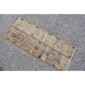 Tapis vintage en laine marron beige de 1,5x3,6 pieds, fait à la main, style classique turc, avec support en latex au design patchwork pour chevet - Product Image 4