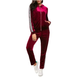 Chándal de terciopelo negro Maxx, chándal de terciopelo de invierno personalizado, traje de chándal de terciopelo con diamantes de imitación de 2 piezas para mujer, pantalón acampanado - Product Image 5