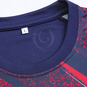 Uniforme de football personnalisé avec tissu respirant pour les matchs d'équipe, ensemble maillot et short de football léger - Product Image 2