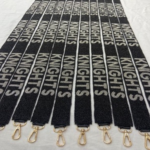 Correa de Bolso Navideña de Lujo con Cuentas de Semillas y Diseño de Copos de Nieve, Correa de Repuesto Bordada con Cuentas de Semillas Navideñas - Product Image 3