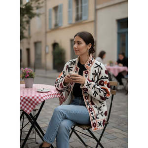 Veste en coton ivoire Samarkand Bloom avec broderies Suzani bordeaux et rouille pour le printemps - Product Image 5