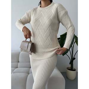 ชุดเสื้อสเวตเตอร์ถักสำหรับผู้หญิง รุ่น 1558 พร้อมกระโปรงเก๋ไก๋ - Product Image 2