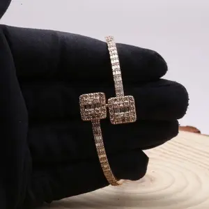 Brillez votre style Baguette en or rose 14 ct et diamant rond clouté pour femmes Bracelet en diamant cultivé en laboratoire glamour avec clarté vvs - Product Image 3