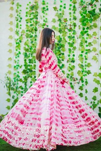 Robe longue évasée traditionnelle Anarkali Lehenga Choli pour femmes, style ethnique pakistanais et indien, idéale pour les mariages et les fêtes, en acrylique - Product Image 2
