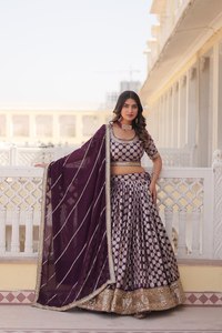 Jacquard en viscose pure couleur vin avec paillettes brodées travail Lehenga Choli & Dupatta ensemble pour mariages, fêtes, festivals - Product Image 5