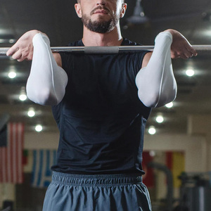 Manchons de bras OEM personnalisés pour la protection solaire, tissu de compression respirant et rafraîchissant pour le travail d'été avec options de marque privée - Product Image 4