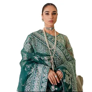 洗練された2024年のファッション: ブランドのパキスタン & インドのドレス。一流の品質と重い刺繍で知られています。