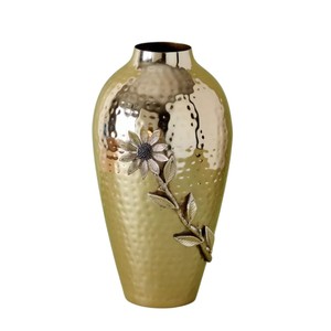 Florero de metal hecho a mano, Juego de 2 jarrones de hierro martillado blanco y dorado con diseño de hoja elegante para la decoración del hogar y la Oficina - Product Image 2