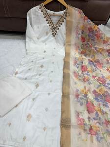 Ropa étnica de diseño elegante, traje Salwar, vestido de trabajo bordado, traje de fiesta con Dupatta hecho de tela de seda - Product Image 4