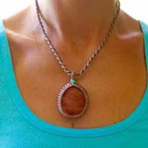 Wholesale Himalayan Pink Salt Crystaacl Mrame Necklace - Natural Healing Stone Pendant for Yoga, Reiki & Boho Jewelry - Product Image 2