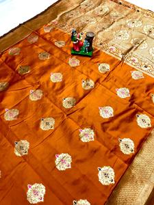 Collection de vêtements ethniques indiens aux couleurs étonnantes Blouse sarie en soie Banarasi douce avec tissage Zari fabricant de travaux d'Inde - Product Image 4