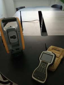 Estación robótica Trimble C5 con TSV-C3 Data RTK disponible para la venta en buen estado - Product Image 6