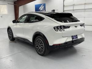 Ford Mustang Mach-E Premium 2024 Estándar de Fábrica Confortable - Product Image 2