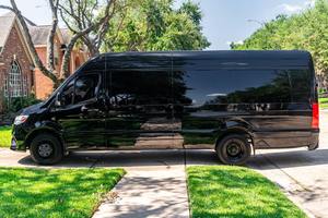 Mercedes Sprinter 2500 de 2019, conversion de fourgon de luxe, automatique, diesel turbo V6, roues arrière doubles, voiture électrique, occasion - Product Image 3