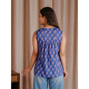 Haut court en coton Mulmul imprimé bleu, tissu tissé respirant, confortable, haut en coton Butti - Product Image 6