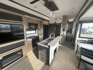 BEST GOOD NEATLY Nouveau 2026 F-o-r-e-s-t R-i-v-e-r Campsite E-l-i-t-e 36-R-F - Product Image 3