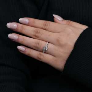 Anillo de Compromiso con Diamante Cultivado en Laboratorio en Forma de Pera - Plata de Ley/Oro/Platino Claridad VS Ancho de Banda de 1.6 mm - Elegantes Anillos de Diamantes - Product Image 5