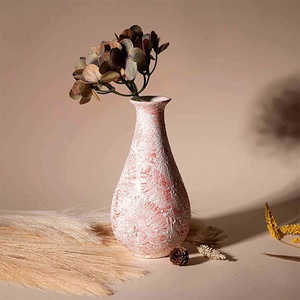 Vase à bouteille en céramique artisanale texturée rouge rustique pour table - Product Image 3