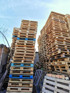 Achetez des palettes en bois de qualité supérieure conformes aux normes européennes, certifiées EPAL, pour la logistique et le stockage en entrepôt, construction robuste, en vente. - Product Image 4